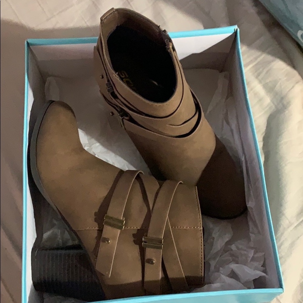 Light brown booties